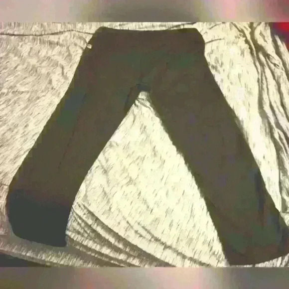 Fabletics Black High Waist Capri Gym Yoga Casual Exercise Legging Pant SZ S - Picture 1 of 3